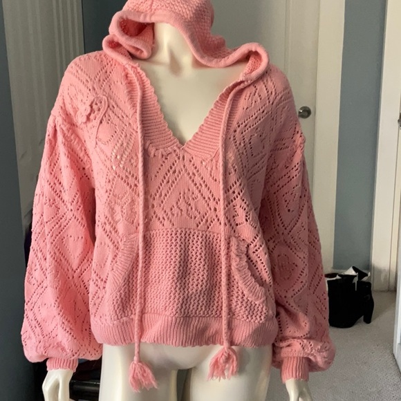 Gorgeous pink eyelet hoodie sweater - Picture 2 of 11